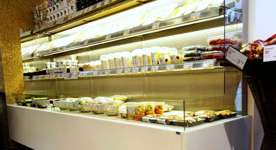 Refrigerated shelves