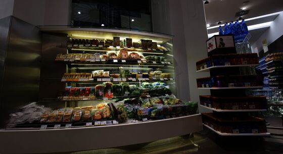 Refrigerated shelves