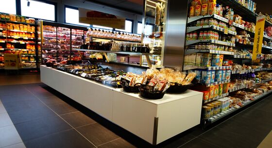 Delicatessen & Meat display cases