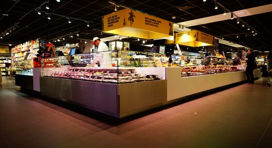 Delicatessen & Meat display cases