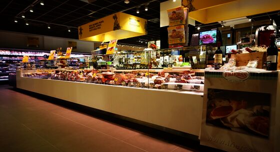 Delicatessen & Meat display cases